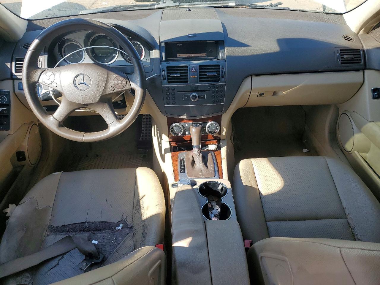 2011 Mercedes-benz C 300 White vin: WDDGF5EBXBA448480