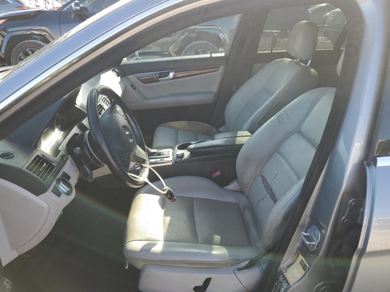 2011 Mercedes-benz C 300 Silver vin: WDDGF5EBXBA482581