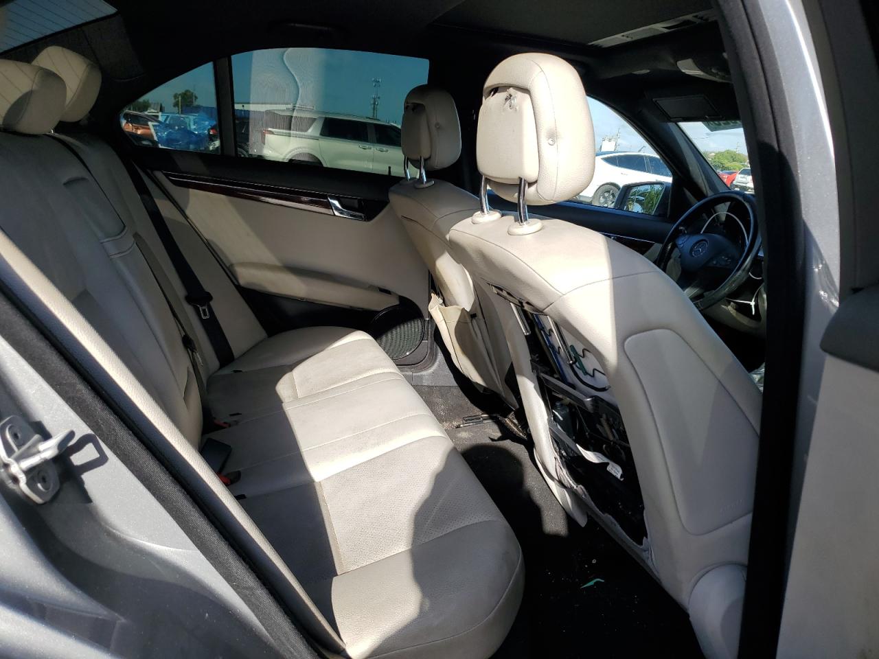 2011 Mercedes-benz C 300 Silver vin: WDDGF5EBXBA482581
