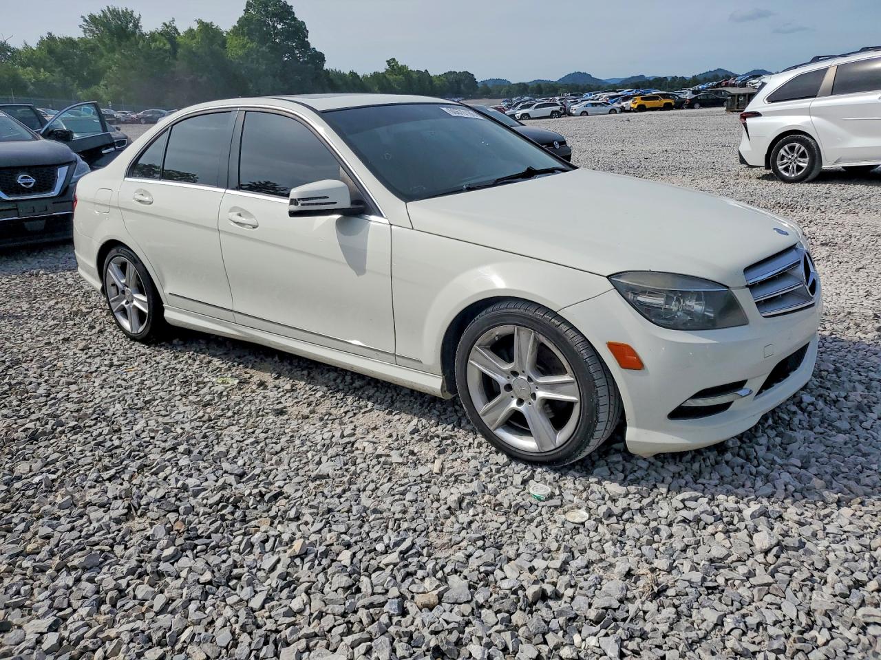 2011 Mercedes-benz C 300 Белый vin: WDDGF5EBXBA509021