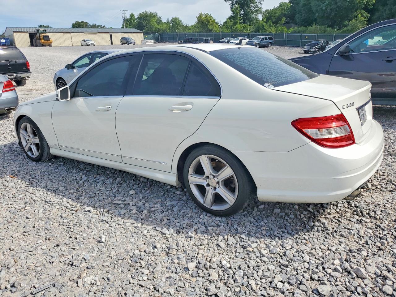 2011 Mercedes-benz C 300 Белый vin: WDDGF5EBXBA509021