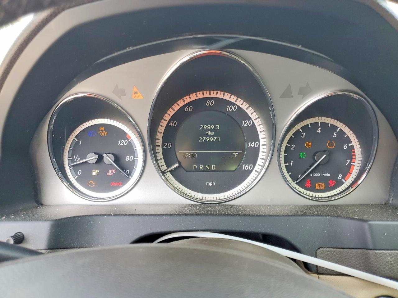 2011 Mercedes-benz C 300 Белый vin: WDDGF5EBXBA509021
