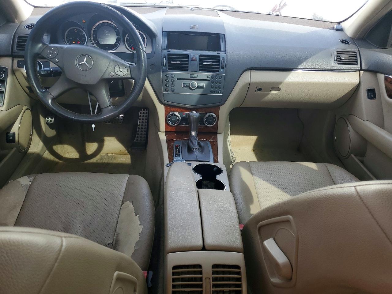 2011 Mercedes-benz C 300 Белый vin: WDDGF5EBXBA509021