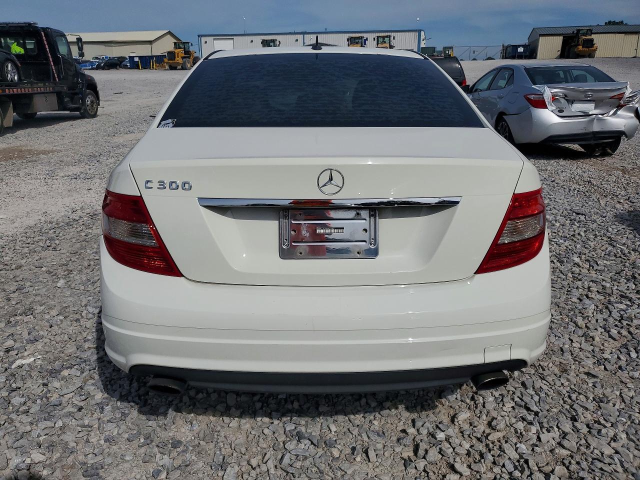 2011 Mercedes-benz C 300 Белый vin: WDDGF5EBXBA509021