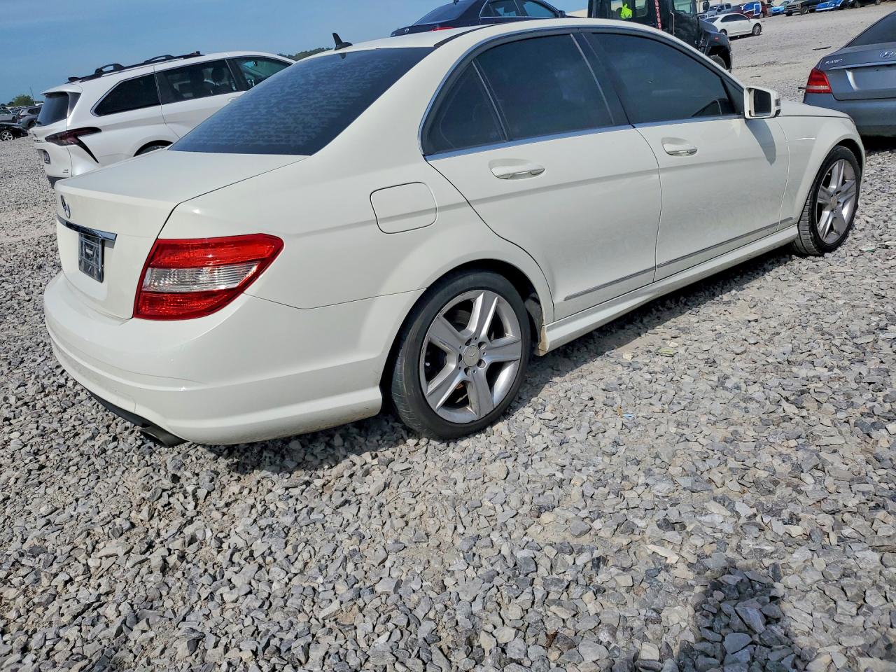2011 Mercedes-benz C 300 Белый vin: WDDGF5EBXBA509021
