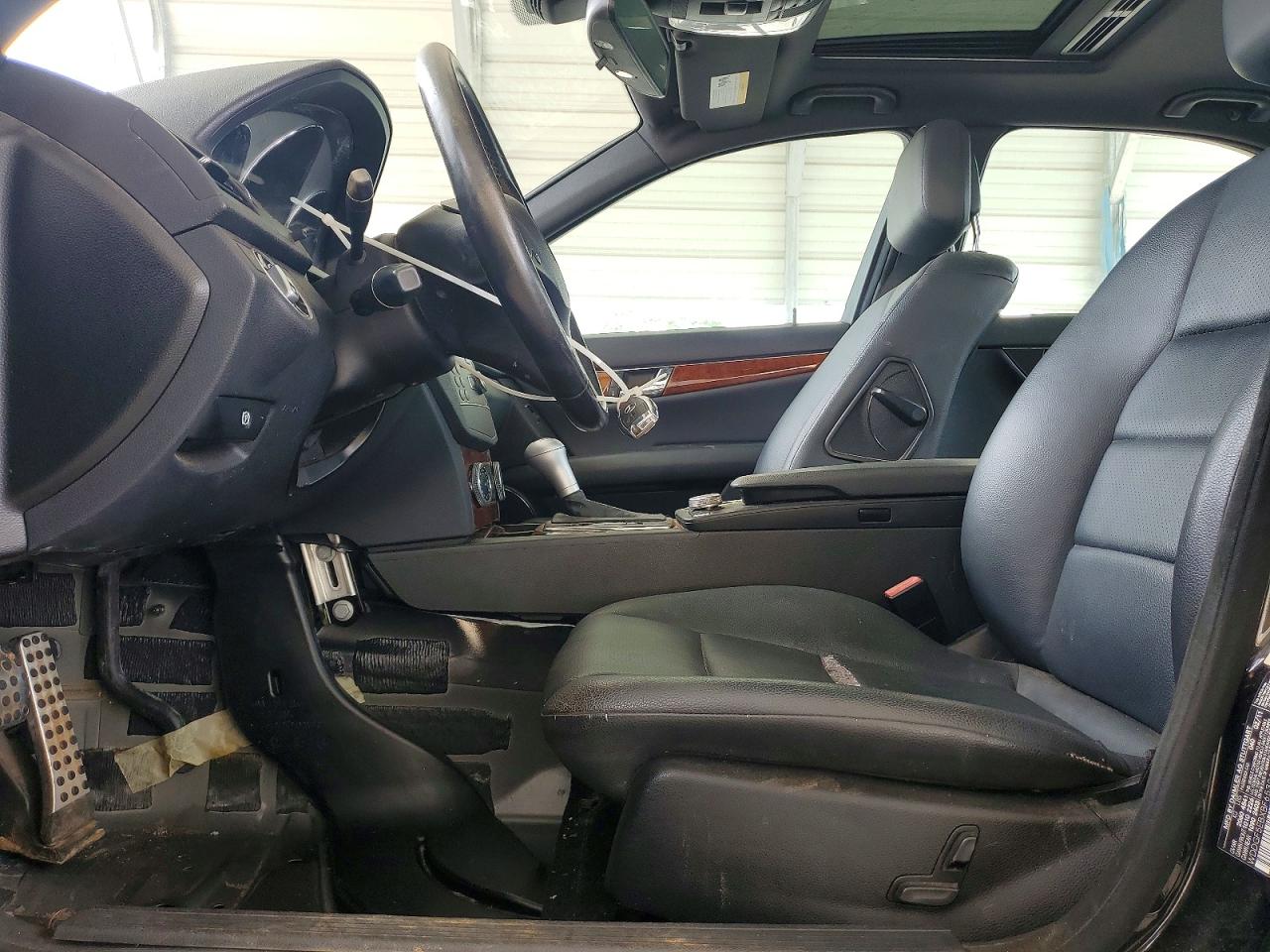 2011 Mercedes-benz C 300 Black vin: WDDGF5EBXBF653011