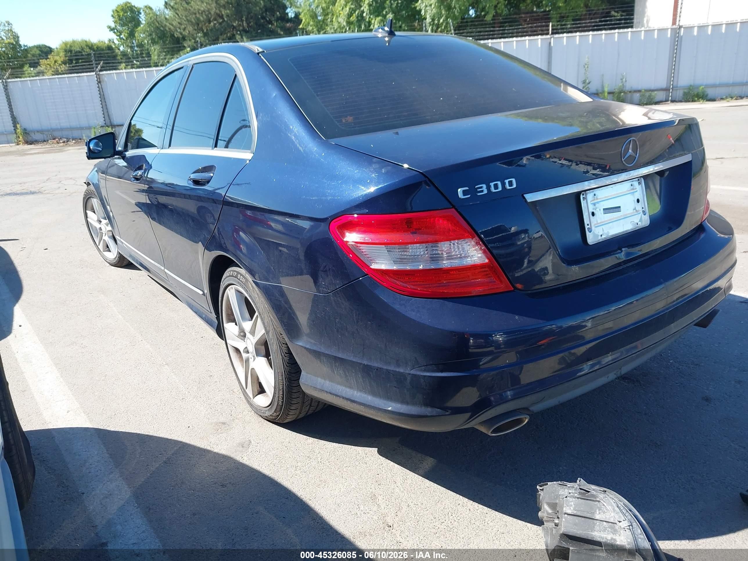 2011 Mercedes-benz C 300 Sport Blue vin: WDDGF5EBXBR136953
