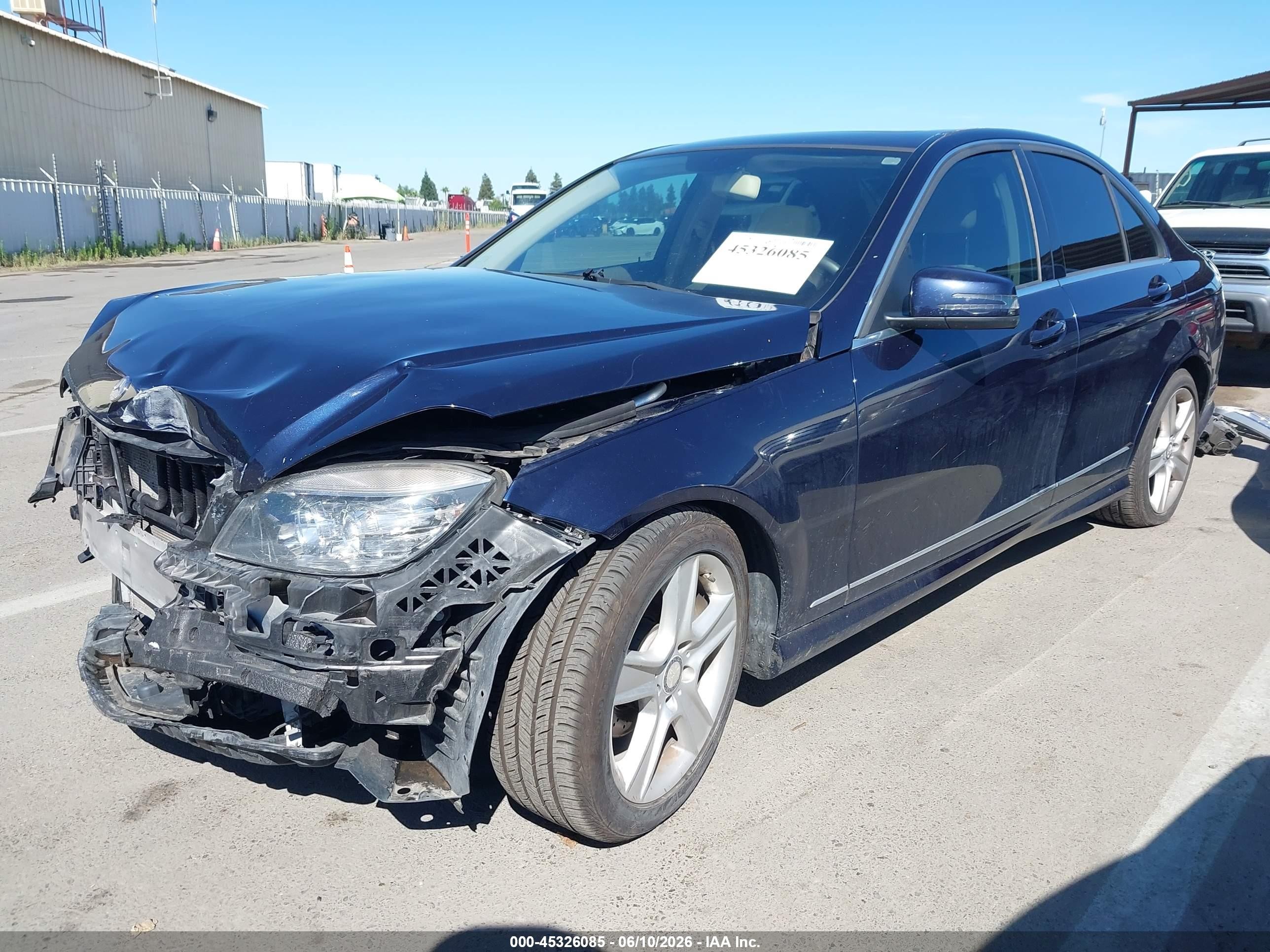 2011 Mercedes-benz C 300 Sport Blue vin: WDDGF5EBXBR136953