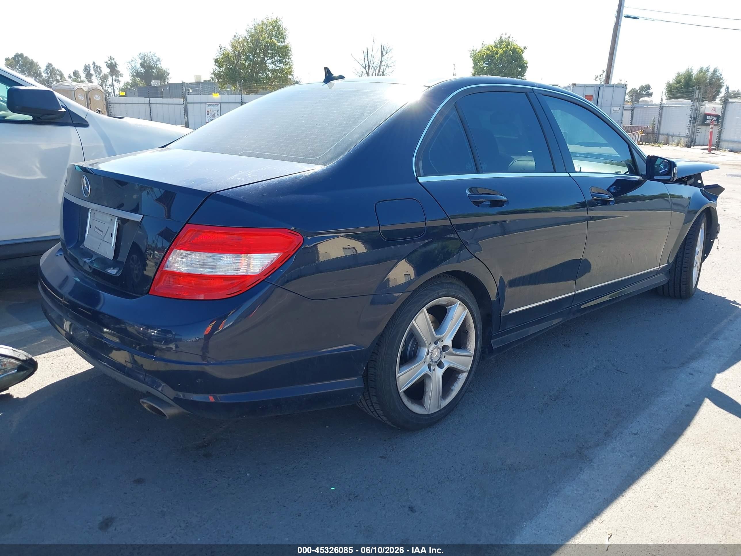 2011 Mercedes-benz C 300 Sport Blue vin: WDDGF5EBXBR136953
