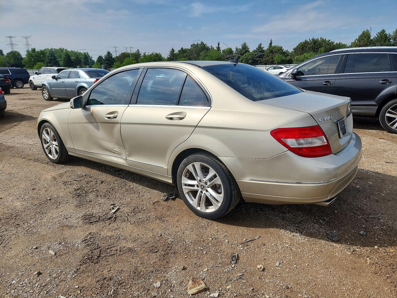 2011 Mercedes-benz C 300 Beige vin: WDDGF5EBXBR138606