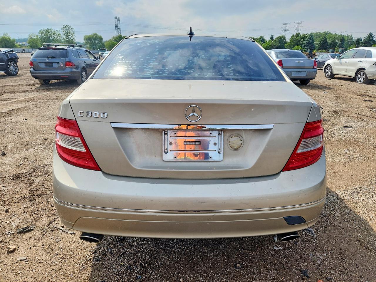 2011 Mercedes-benz C 300 Beige vin: WDDGF5EBXBR138606