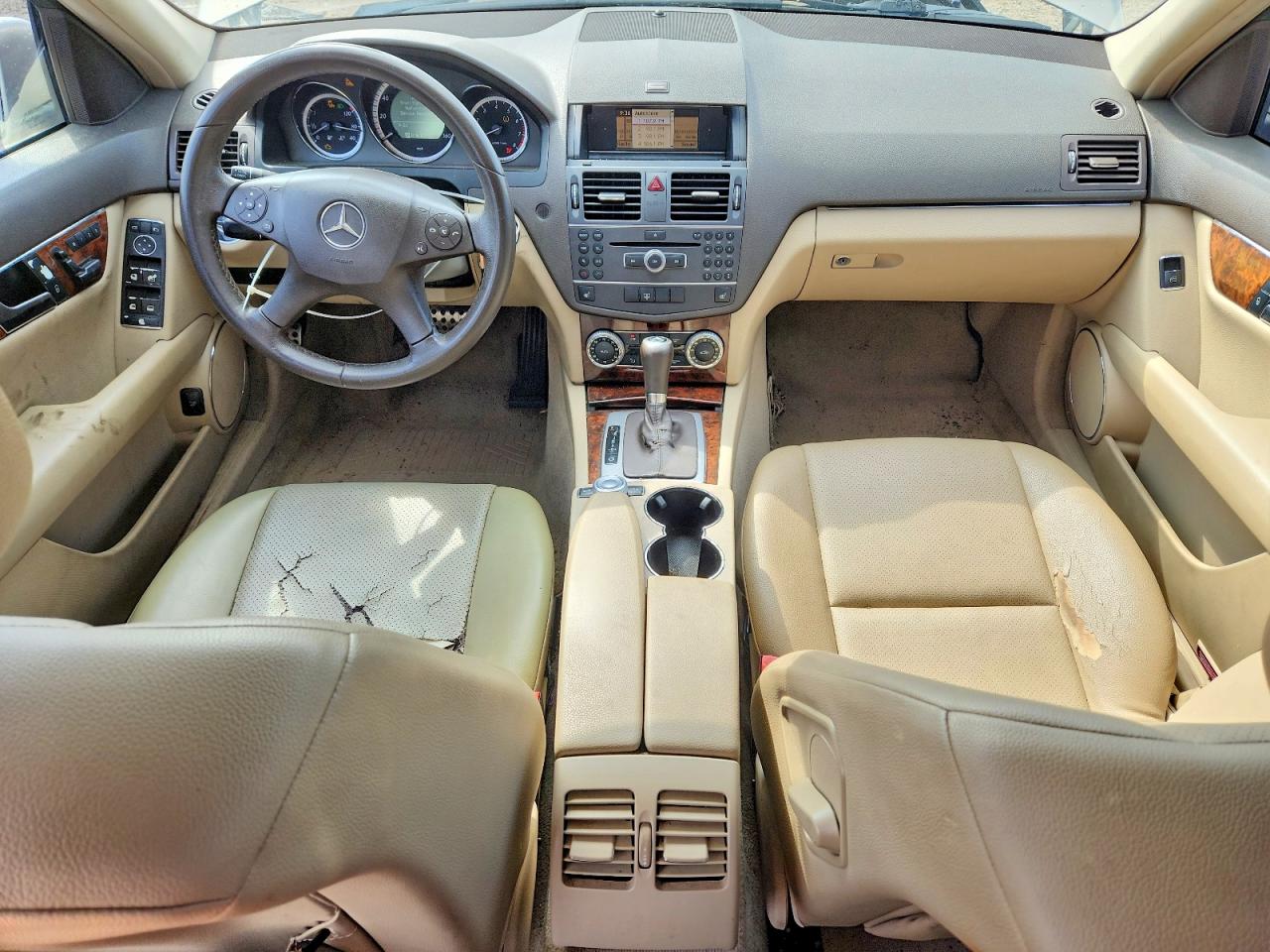 2011 Mercedes-benz C 300 Beige vin: WDDGF5EBXBR138606