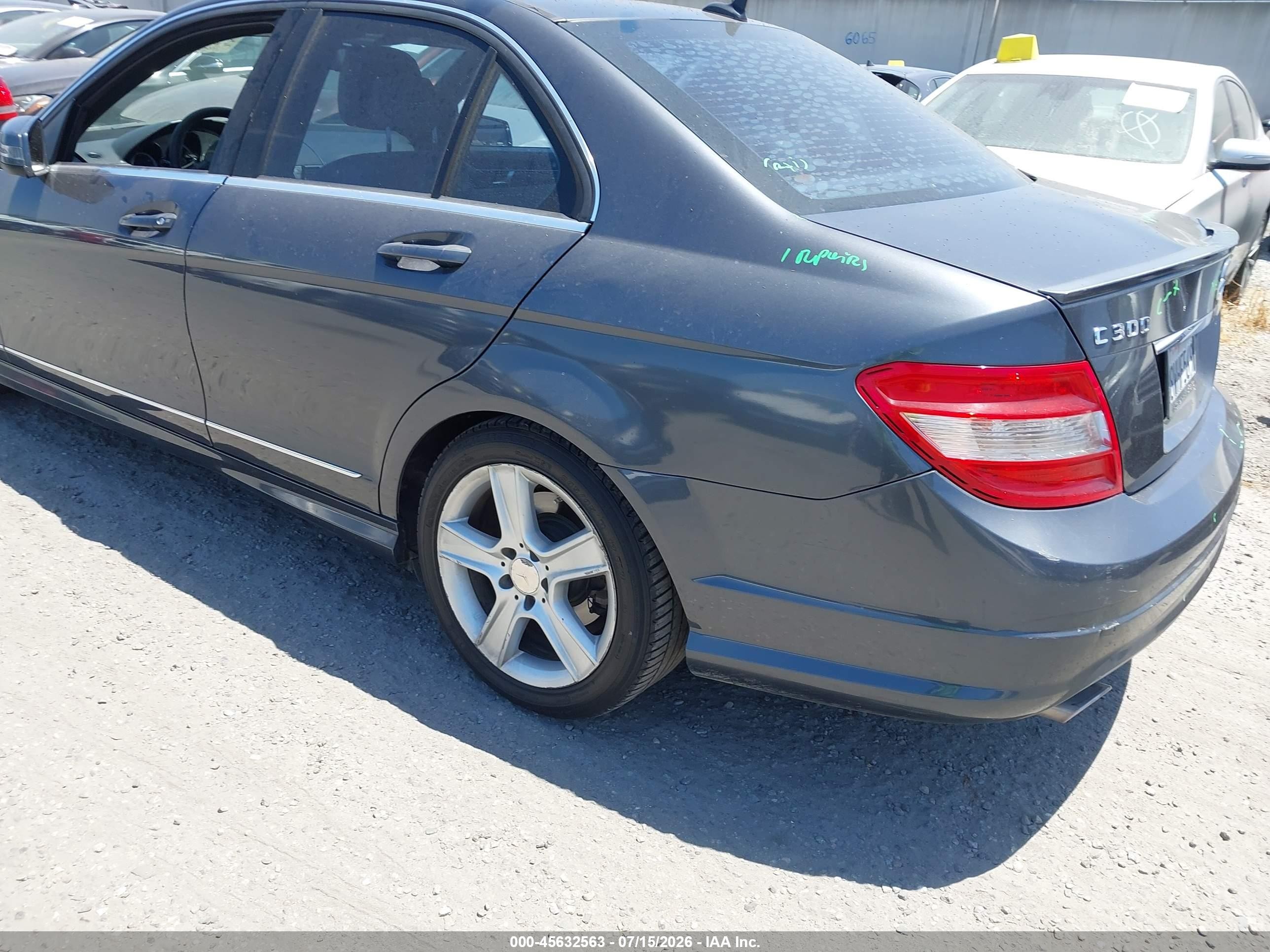 2011 Mercedes-benz C 300 Luxury/sport Gray vin: WDDGF5EBXBR145040