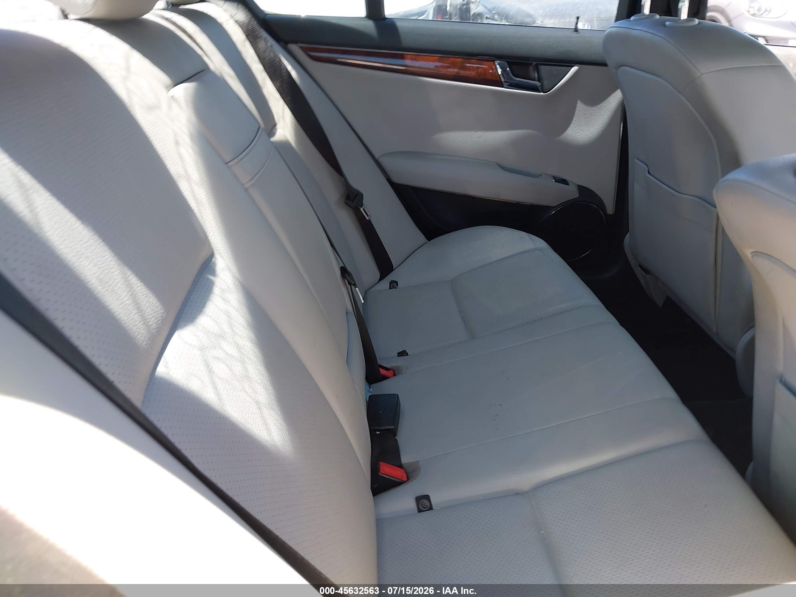 2011 Mercedes-benz C 300 Luxury/sport Gray vin: WDDGF5EBXBR145040