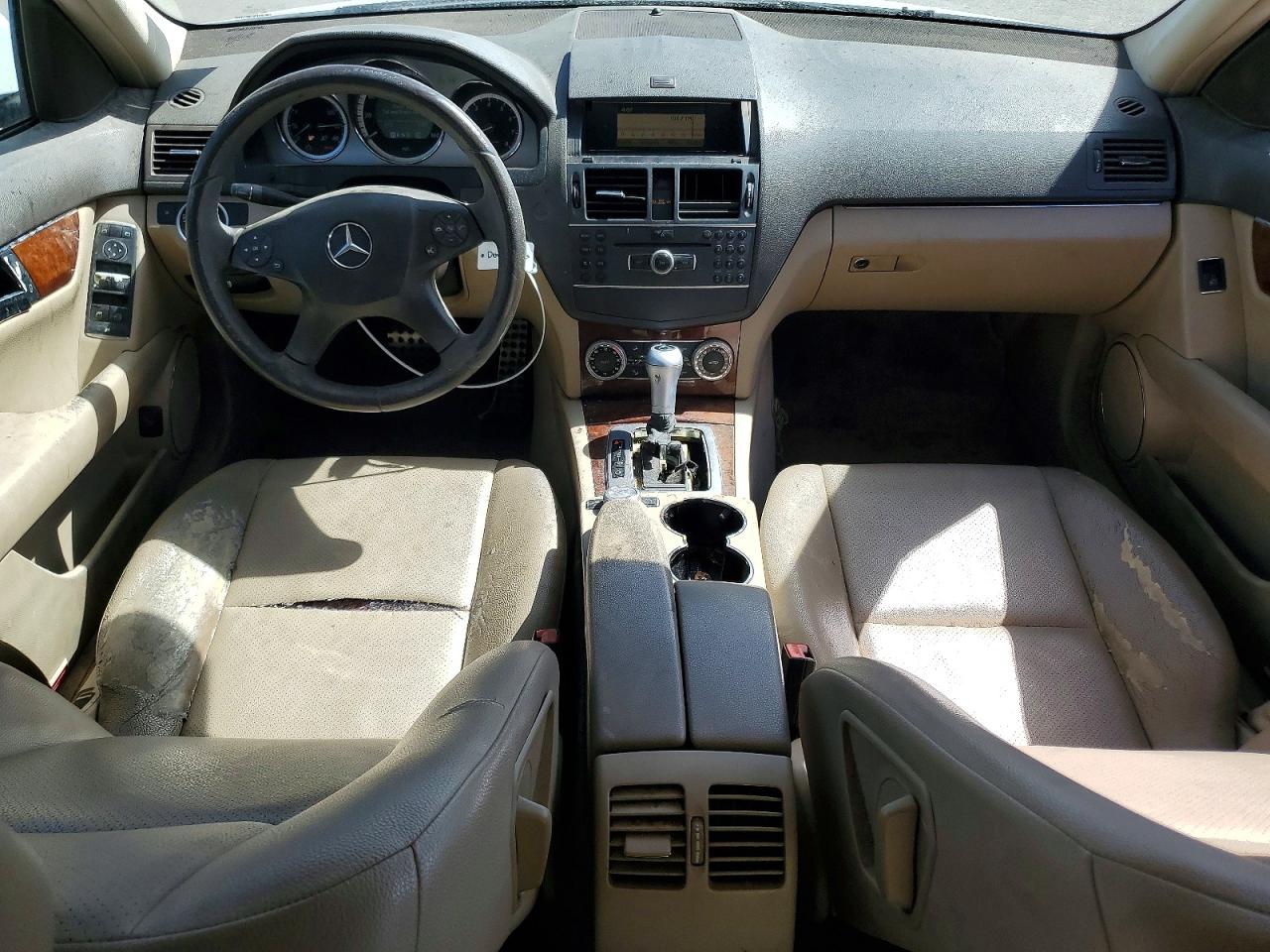 2011 Mercedes-benz C 300 Белый vin: WDDGF5EBXBR156815