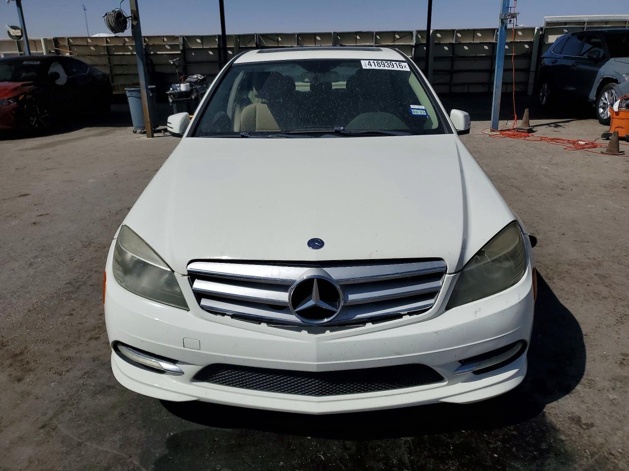2011 Mercedes-benz C 300 Белый vin: WDDGF5EBXBR156815