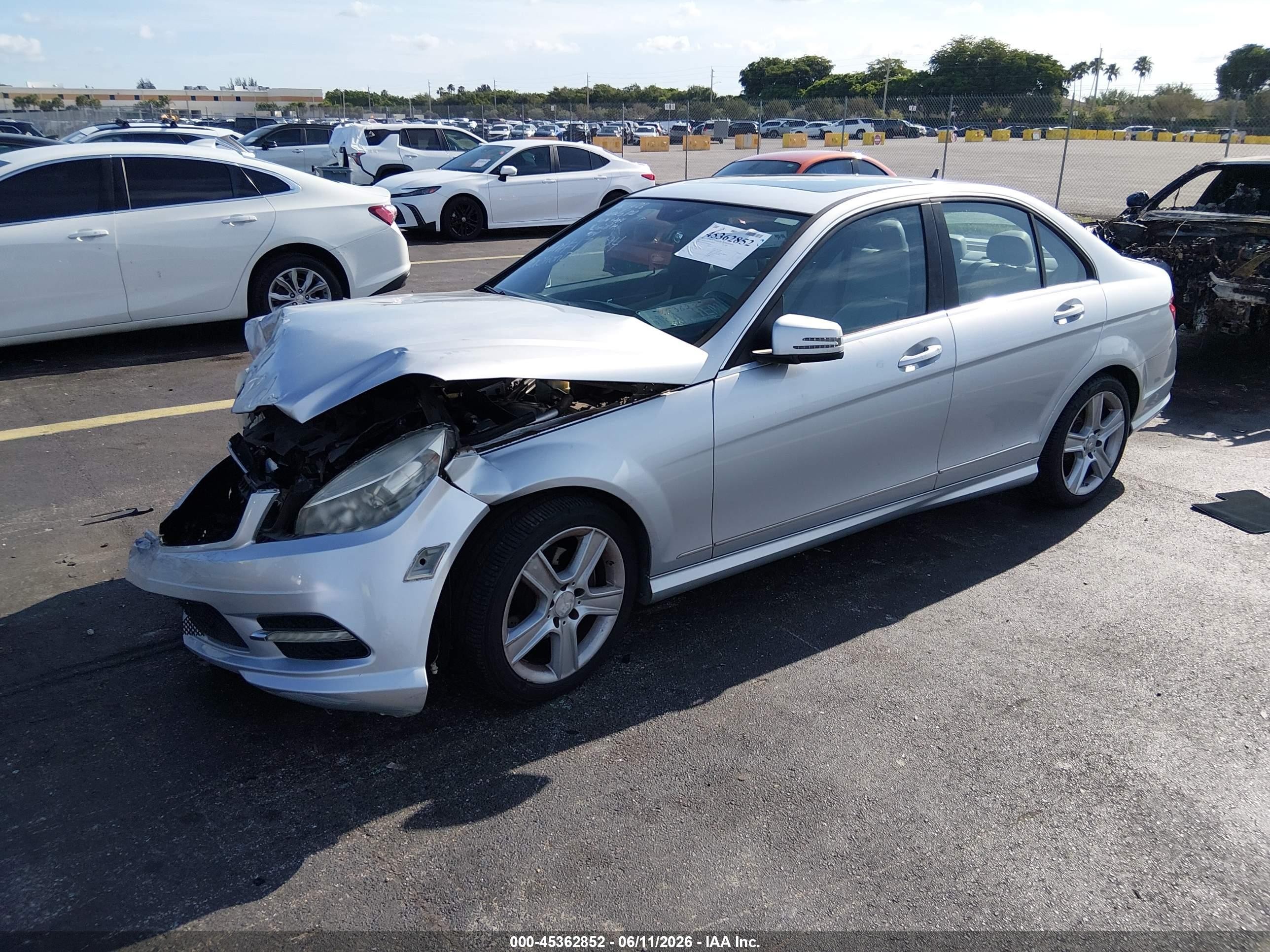 2011 Mercedes-benz C 300 Luxury/sport Silver vin: WDDGF5EBXBR171704