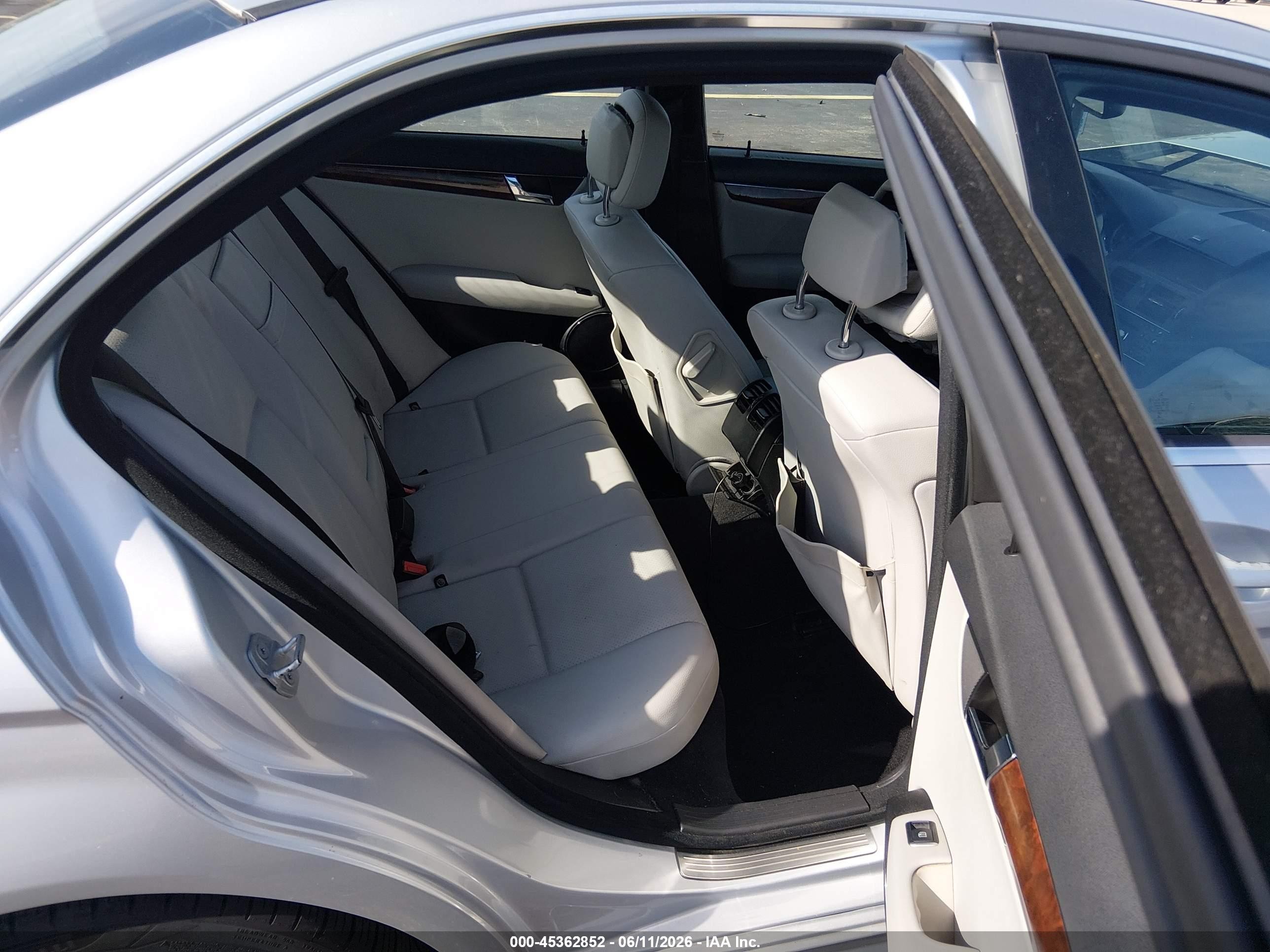 2011 Mercedes-benz C 300 Luxury/sport Silver vin: WDDGF5EBXBR171704