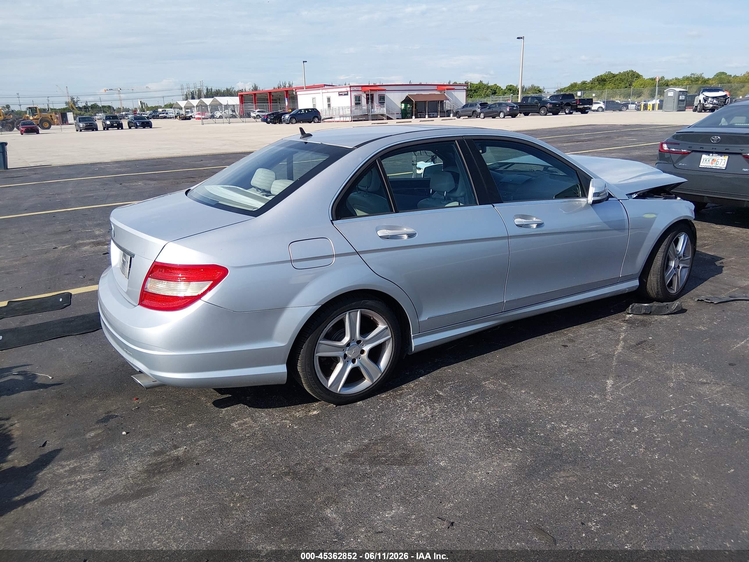 2011 Mercedes-benz C 300 Luxury/sport Silver vin: WDDGF5EBXBR171704