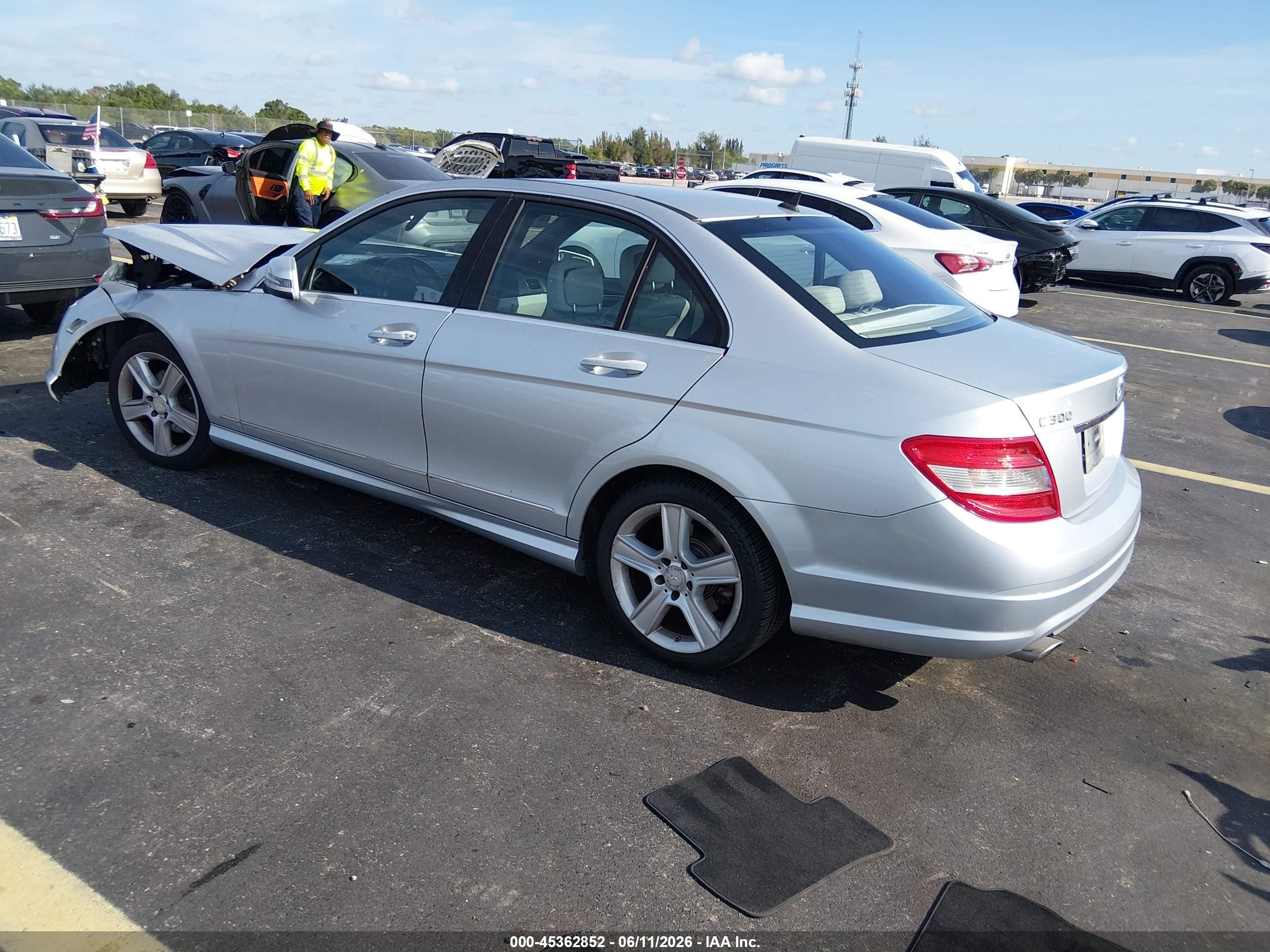 2011 Mercedes-benz C 300 Luxury/sport Silver vin: WDDGF5EBXBR171704