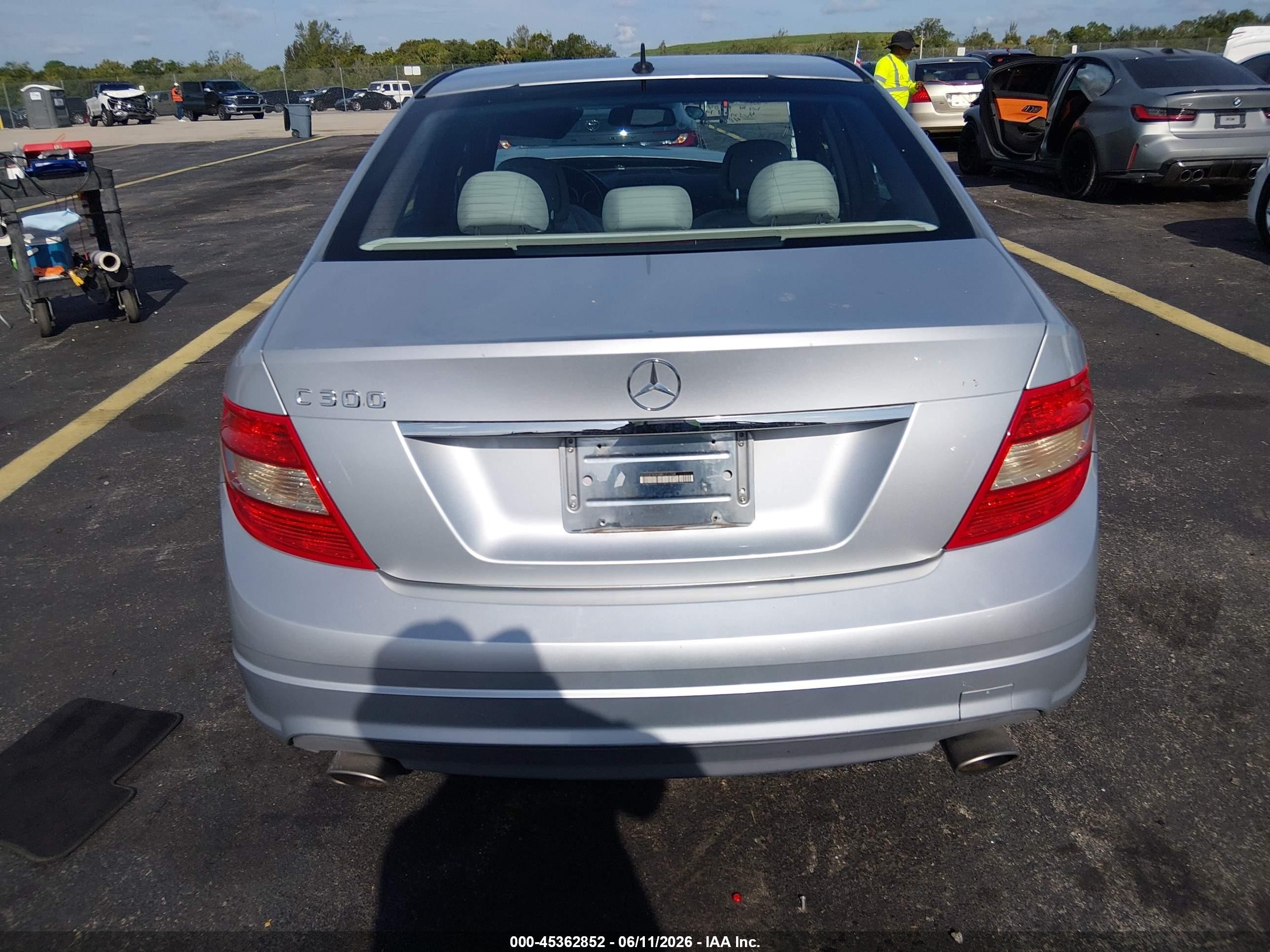 2011 Mercedes-benz C 300 Luxury/sport Silver vin: WDDGF5EBXBR171704