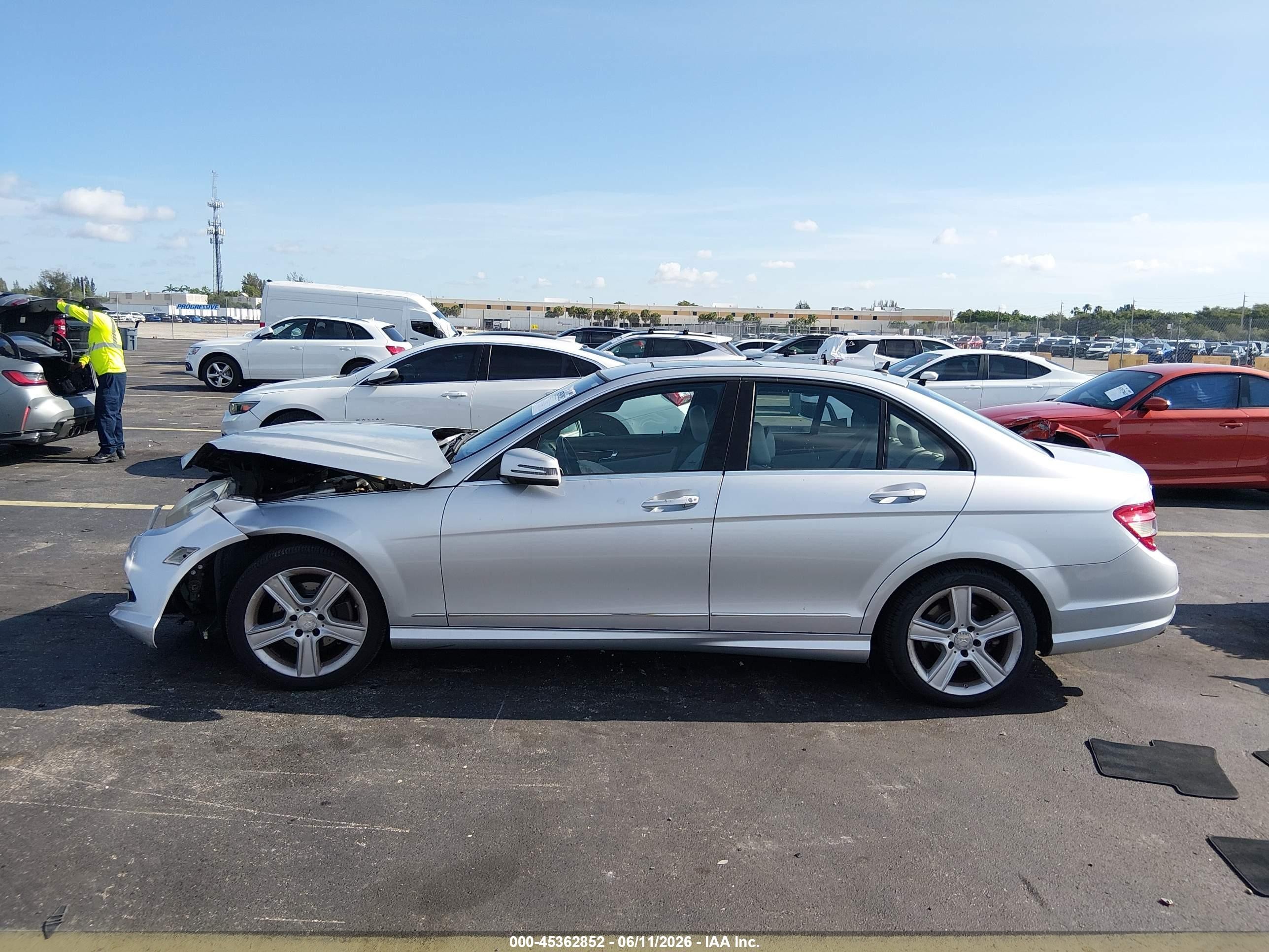 2011 Mercedes-benz C 300 Luxury/sport Silver vin: WDDGF5EBXBR171704