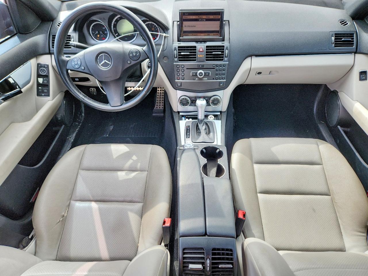 2011 Mercedes-benz C 300 Silver vin: WDDGF5EBXBR174151
