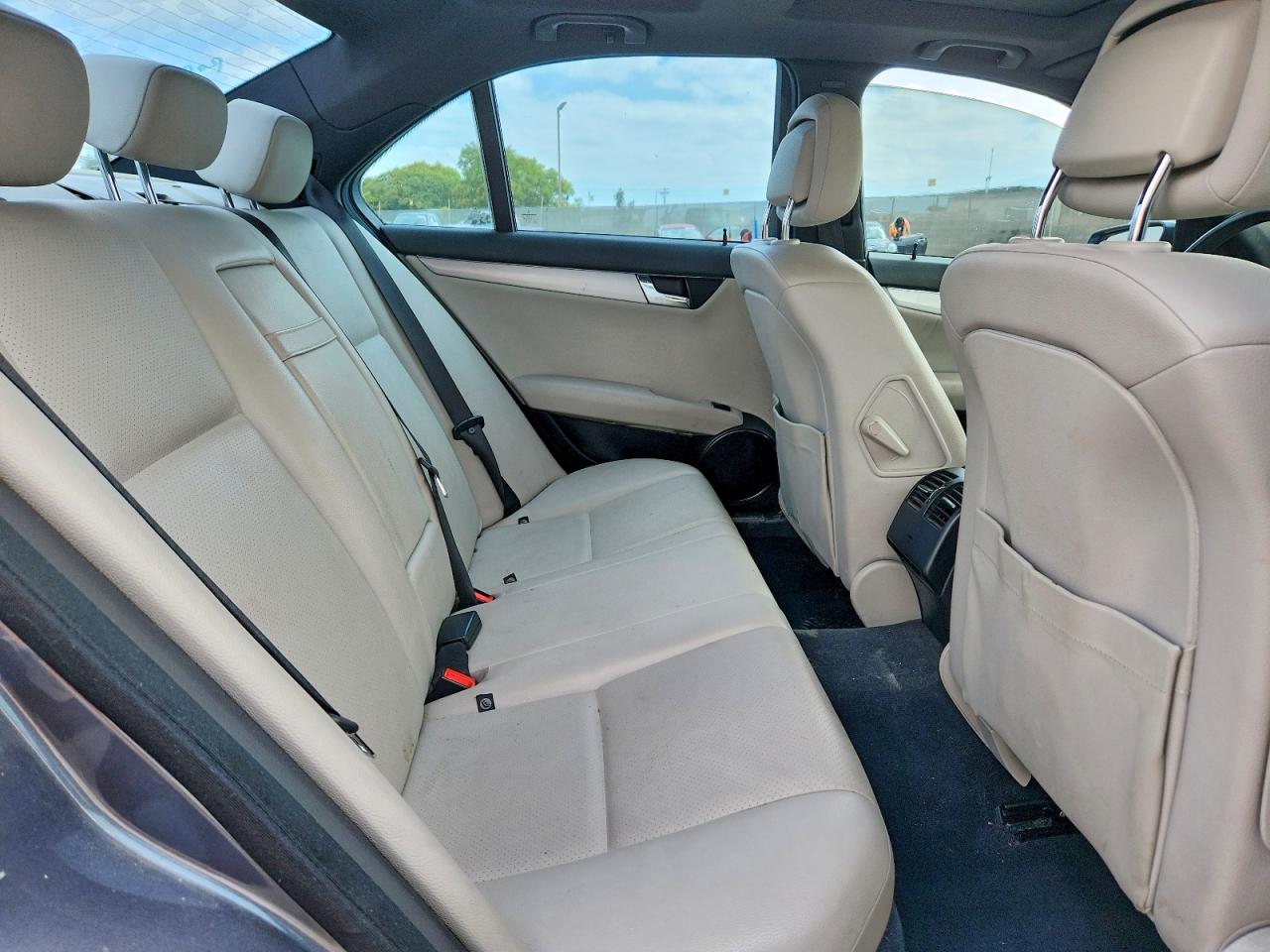 2011 Mercedes-benz C 300 Silver vin: WDDGF5EBXBR174151