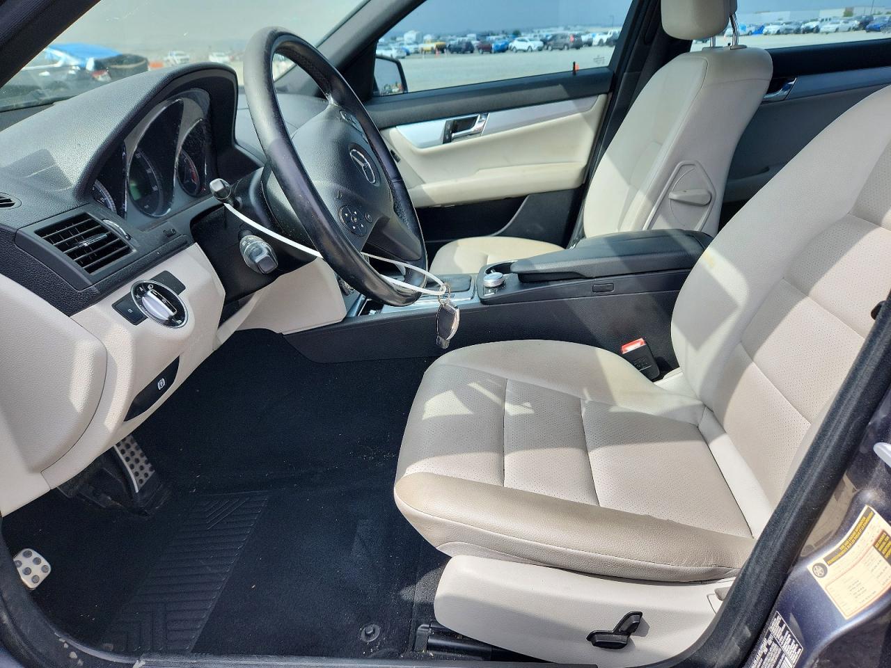 2011 Mercedes-benz C 300 Silver vin: WDDGF5EBXBR174151