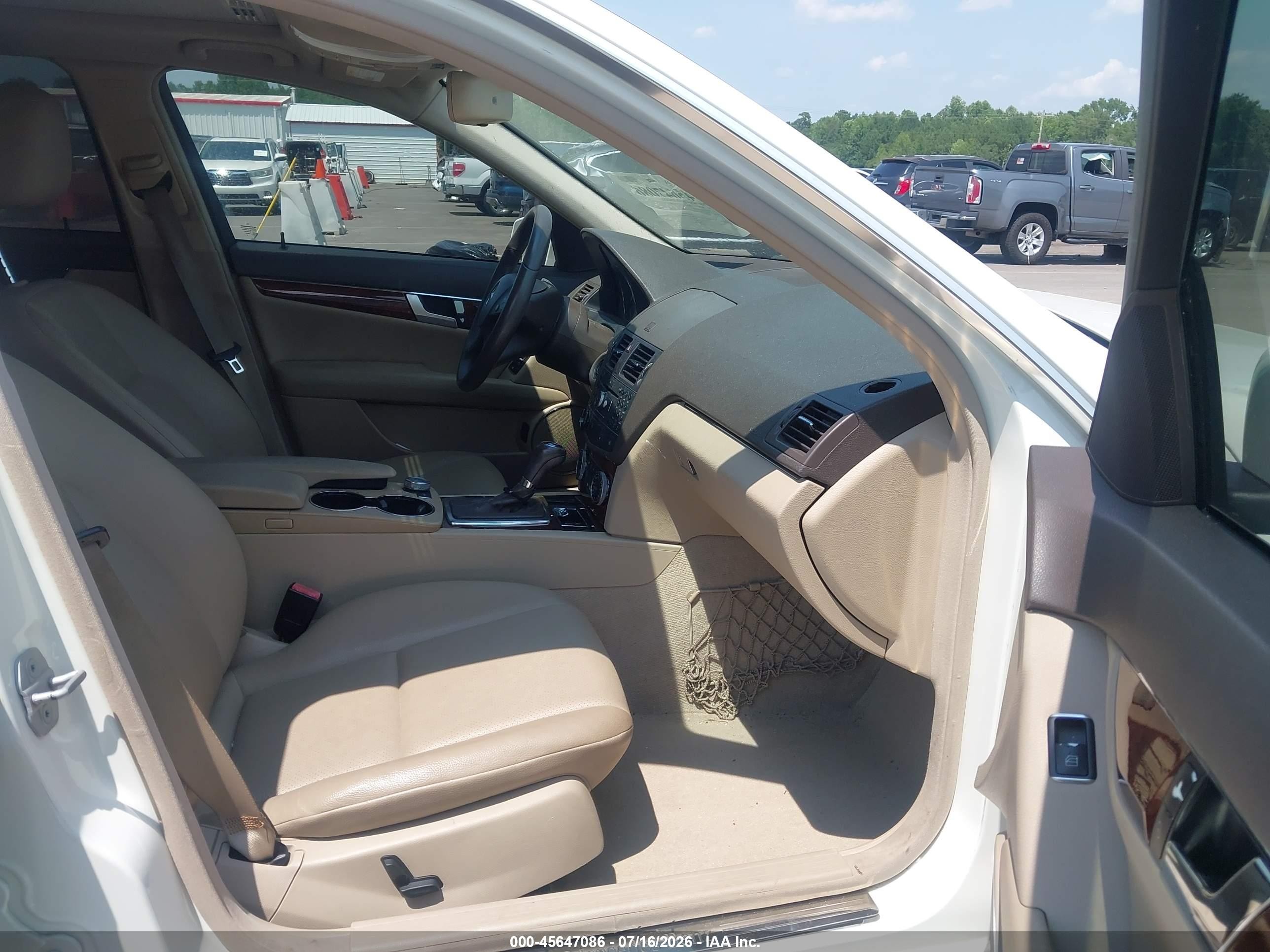 2011 Mercedes-benz C 350 Sport White vin: WDDGF5GBXBR145486