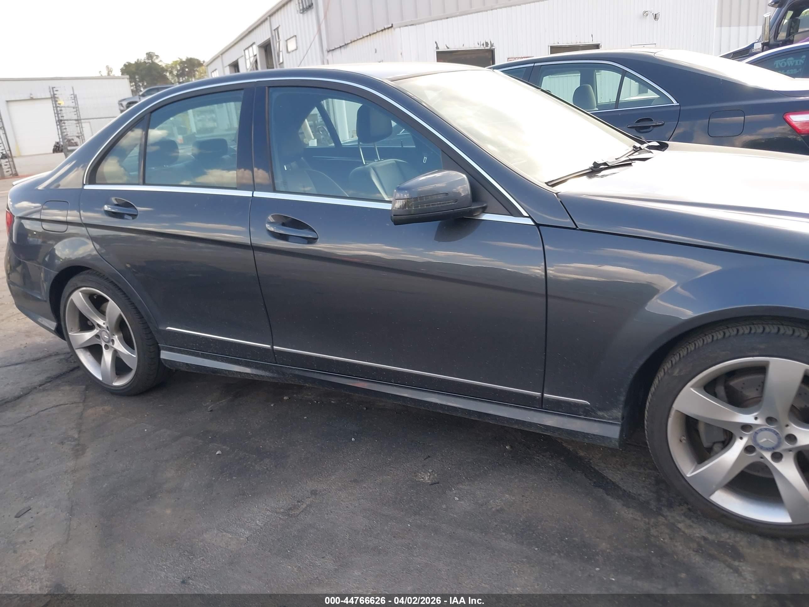 2014 Mercedes-benz C 350 Sport Серый vin: WDDGF5HB0ER295688