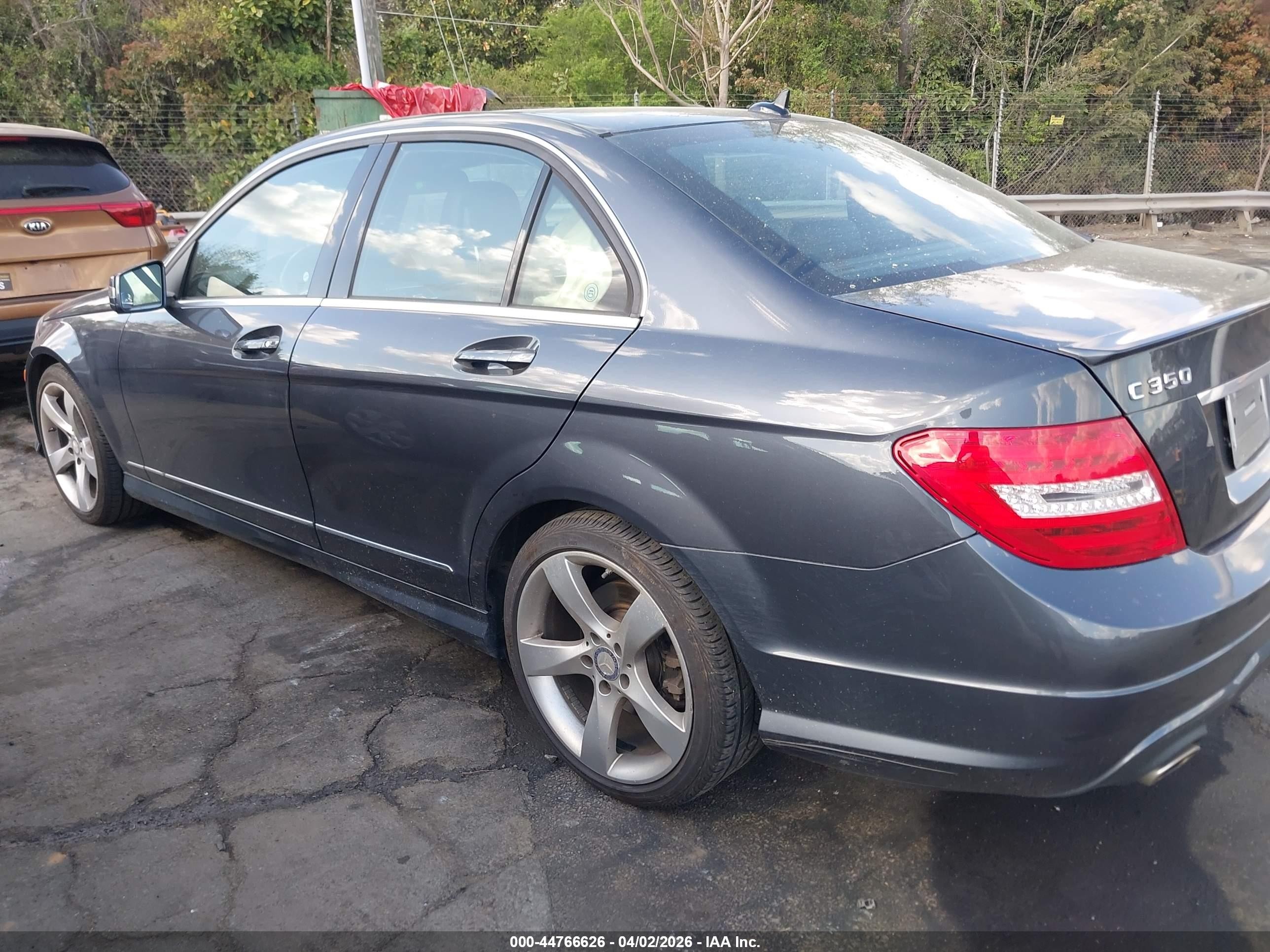 2014 Mercedes-benz C 350 Sport Серый vin: WDDGF5HB0ER295688