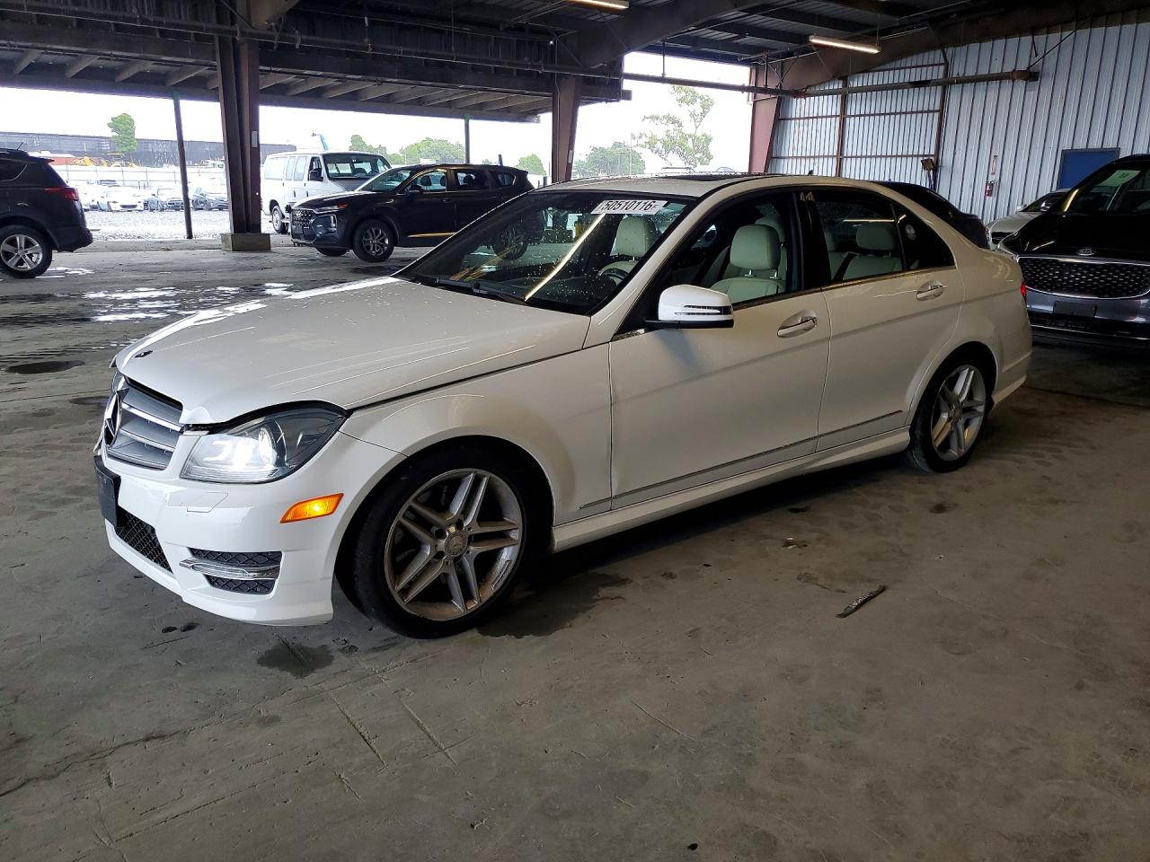 2013 Mercedes-benz C 350 White vin: WDDGF5HB1DR254162