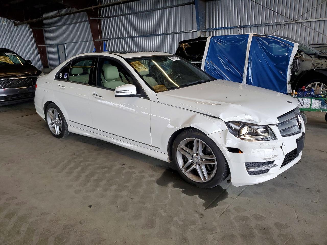 2013 Mercedes-benz C 350 White vin: WDDGF5HB1DR254162