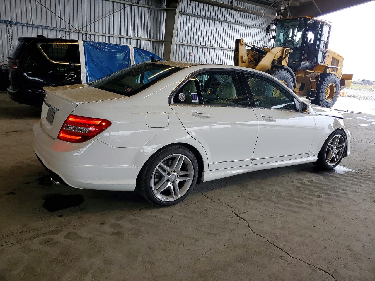 2013 Mercedes-benz C 350 White vin: WDDGF5HB1DR254162