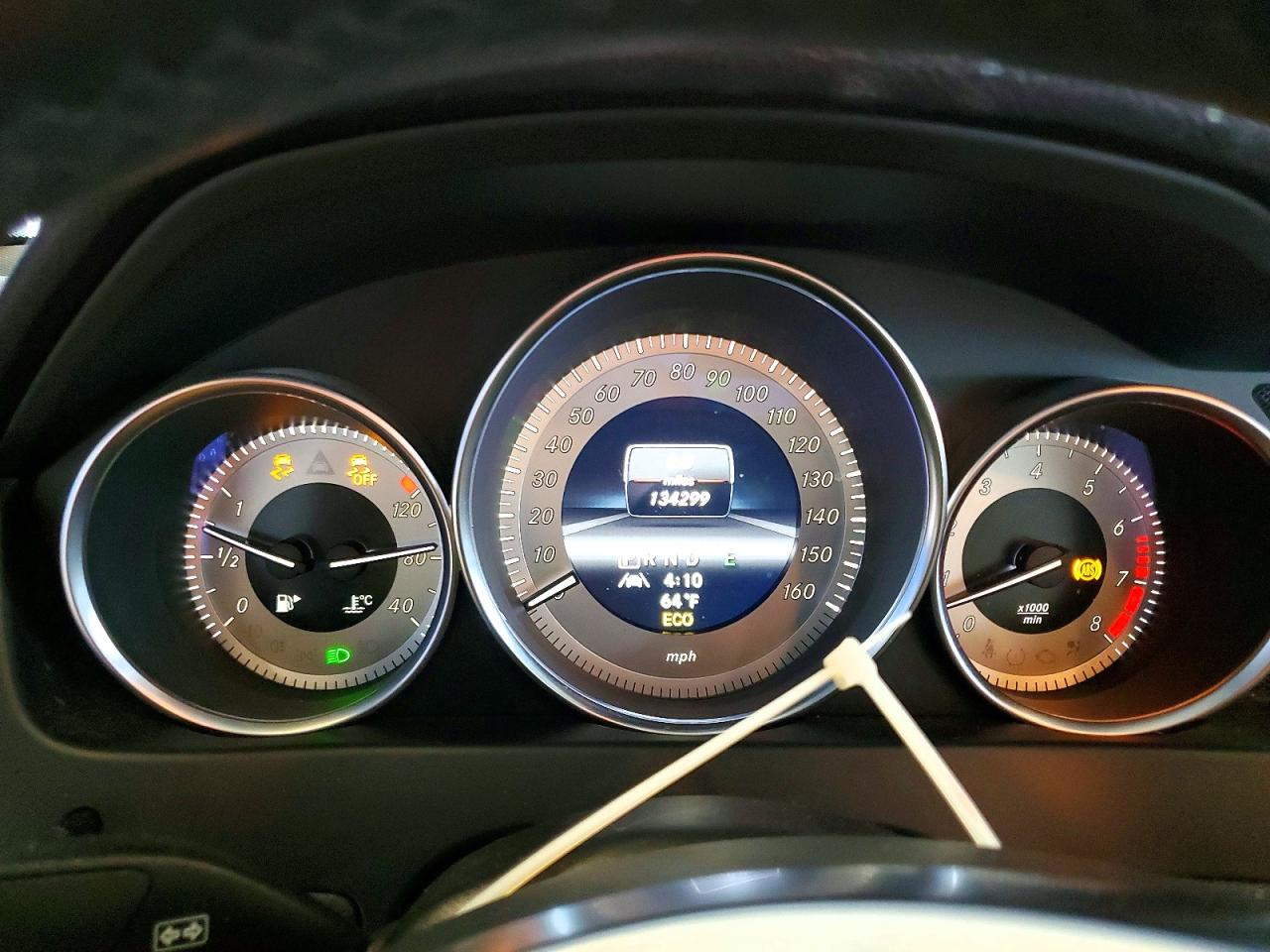 2013 Mercedes-benz C 350 White vin: WDDGF5HB1DR254162