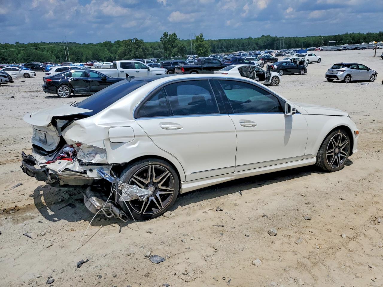 2014 Mercedes-benz C 350 White vin: WDDGF5HB1EA913972