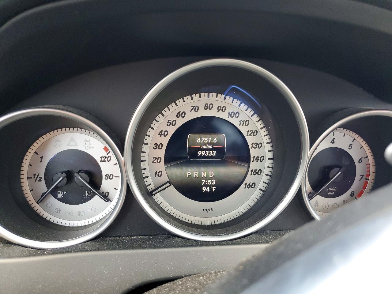 2014 Mercedes-benz C 350 White vin: WDDGF5HB1EA913972
