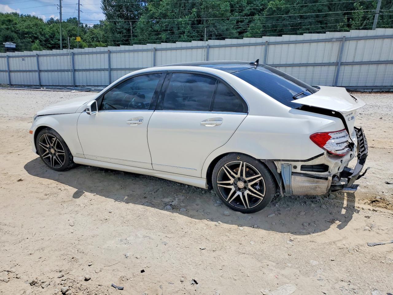 2014 Mercedes-benz C 350 White vin: WDDGF5HB1EA913972