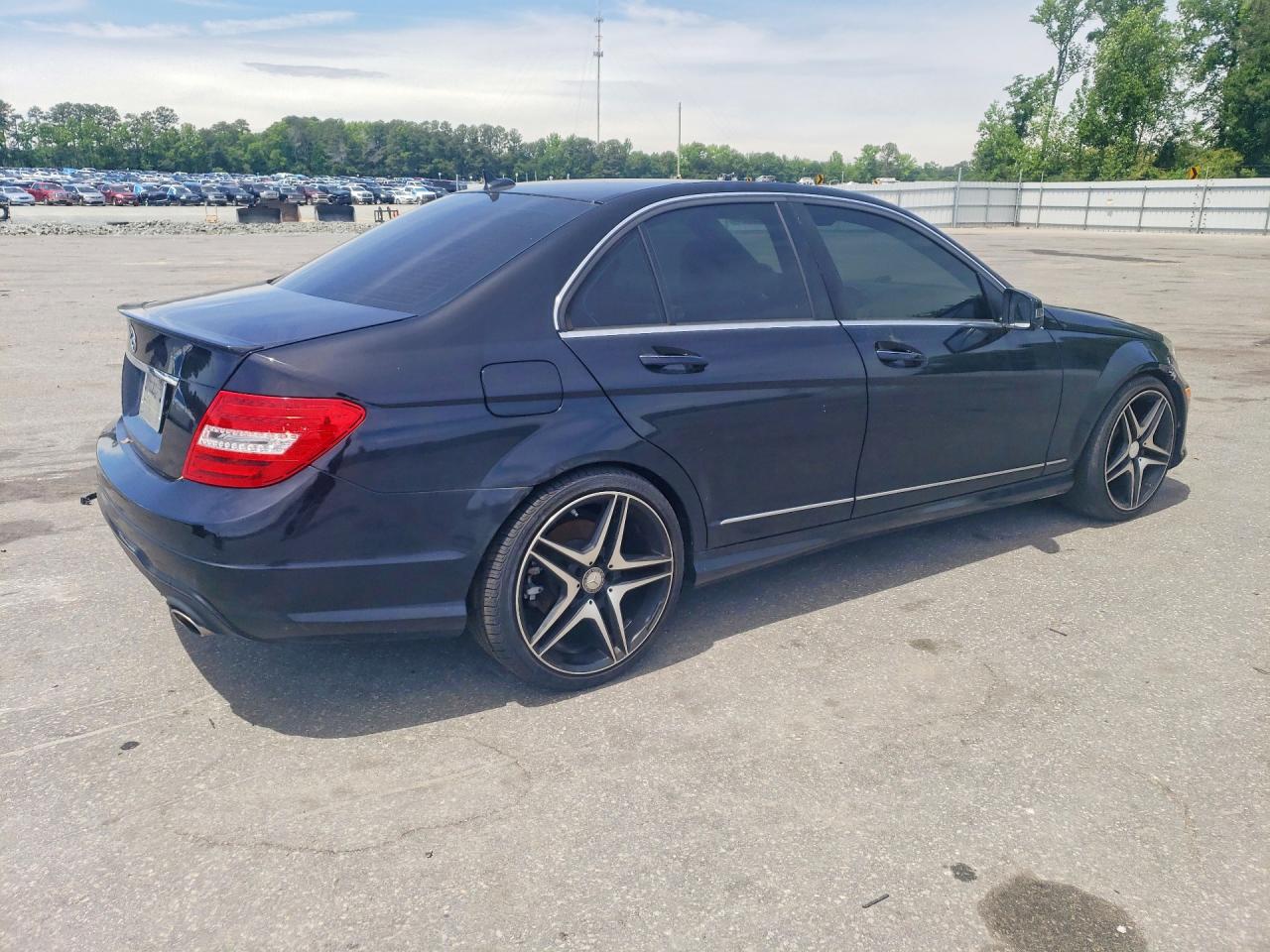 2013 Mercedes-benz C 350 Черный vin: WDDGF5HB2DA849522