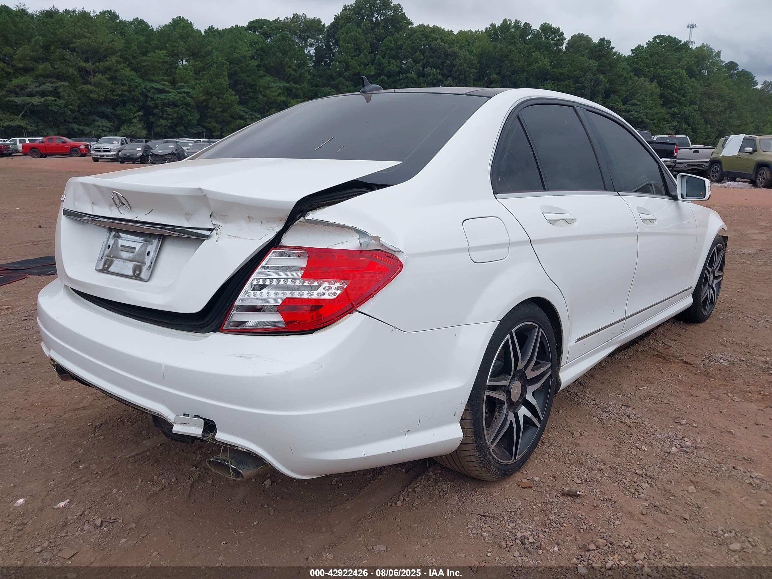 2013 Mercedes-benz C 350 Sport White vin: WDDGF5HB4DA834763