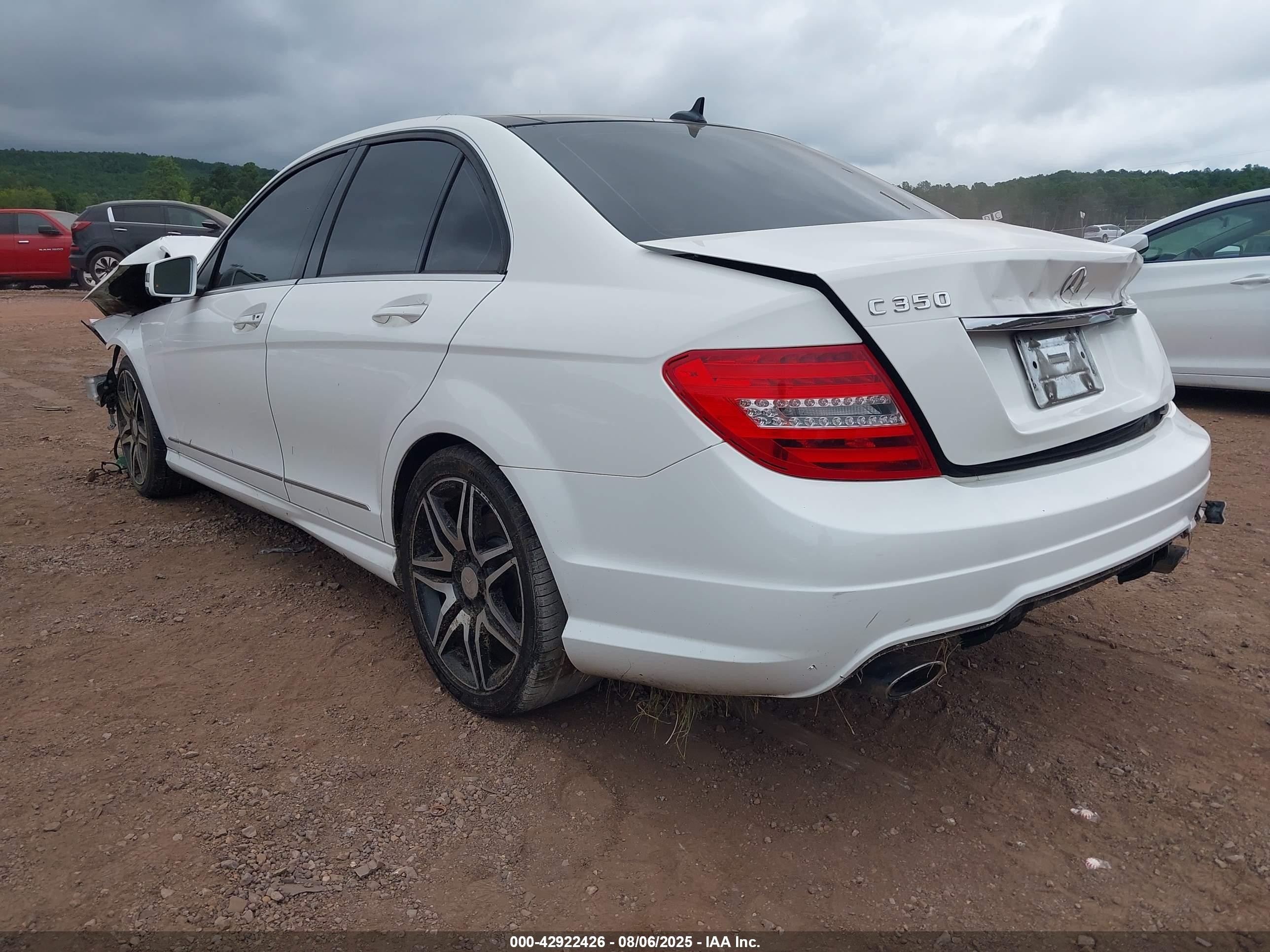 2013 Mercedes-benz C 350 Sport White vin: WDDGF5HB4DA834763