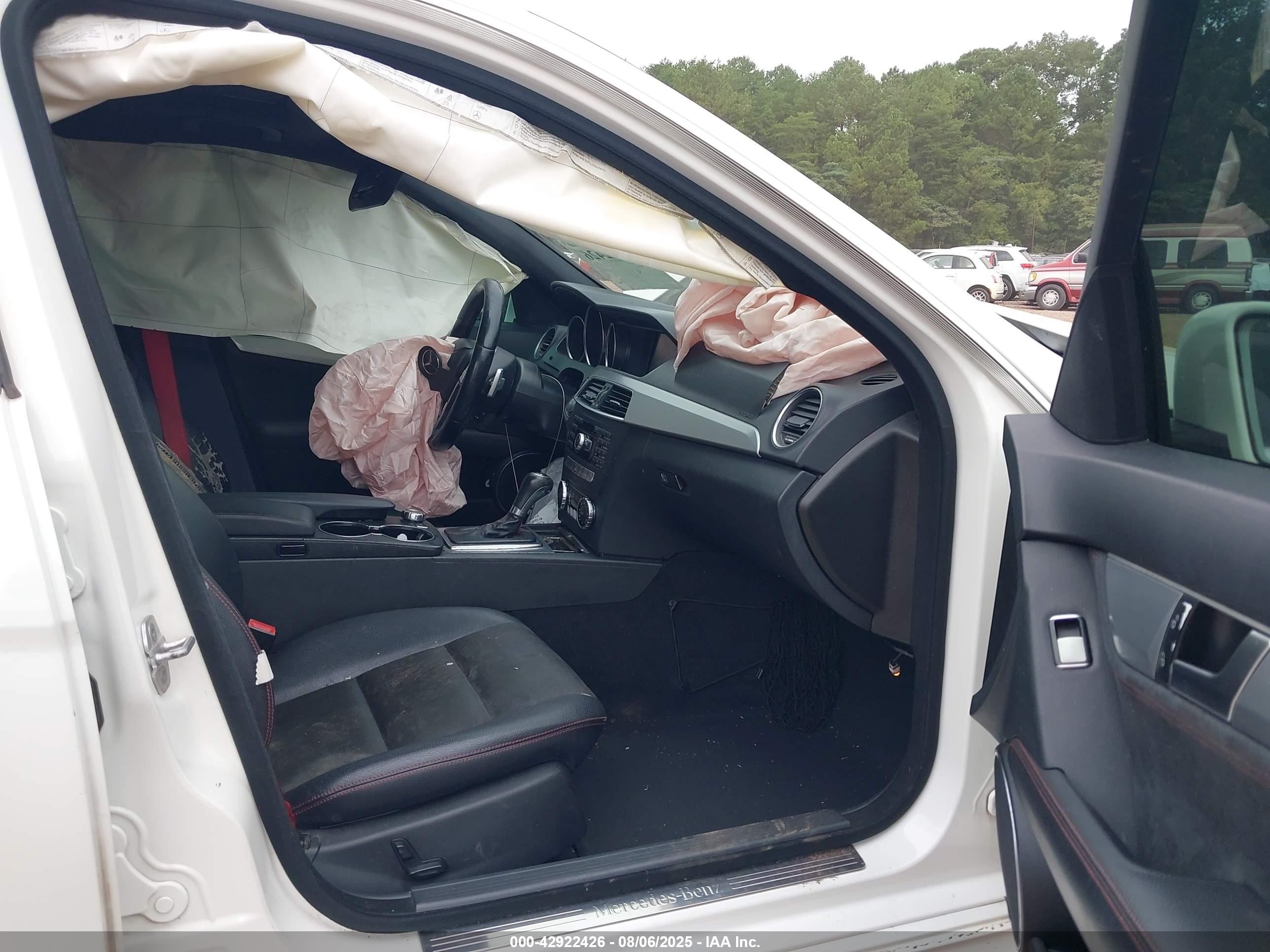 2013 Mercedes-benz C 350 Sport White vin: WDDGF5HB4DA834763