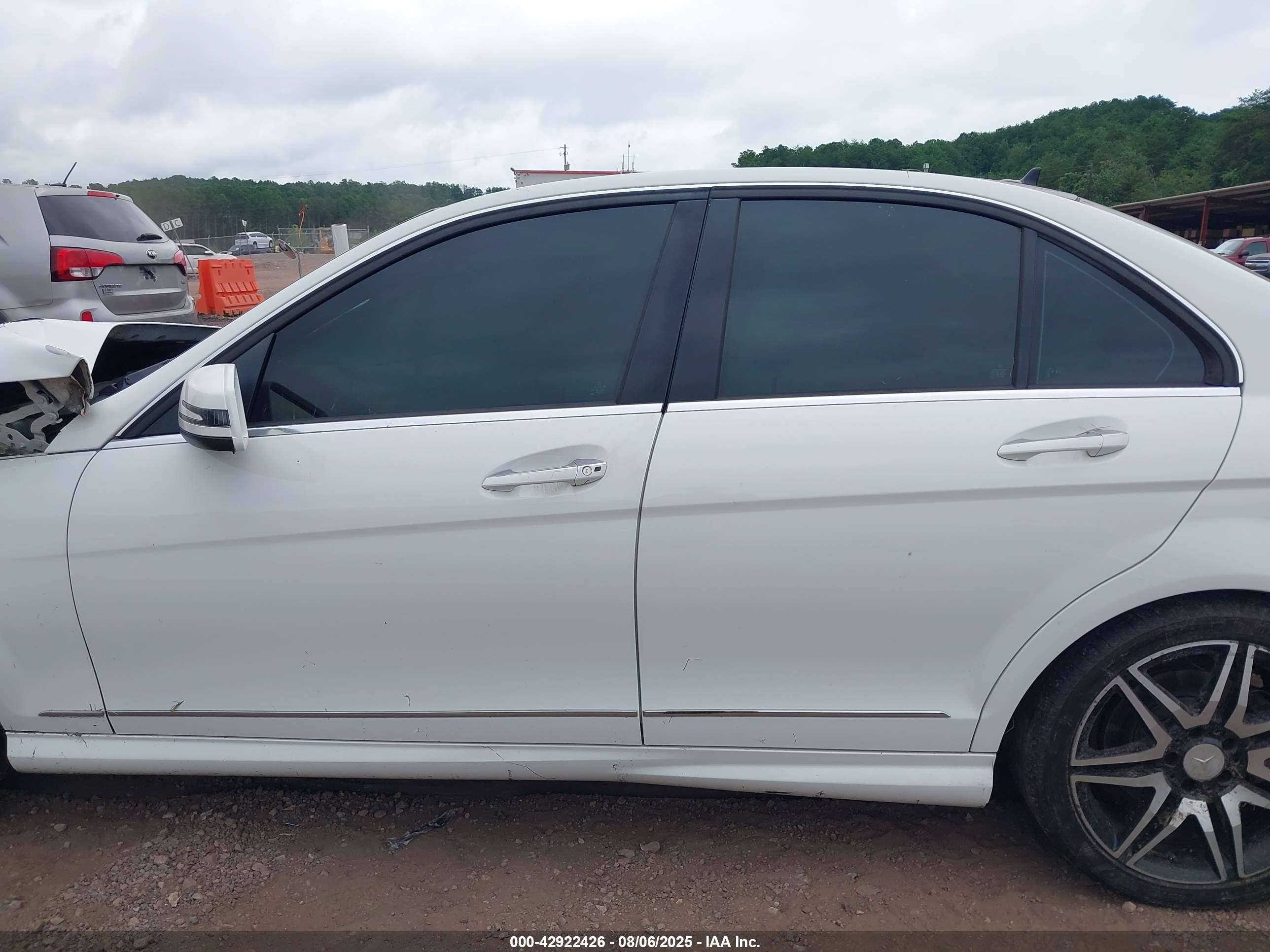 2013 Mercedes-benz C 350 Sport White vin: WDDGF5HB4DA834763