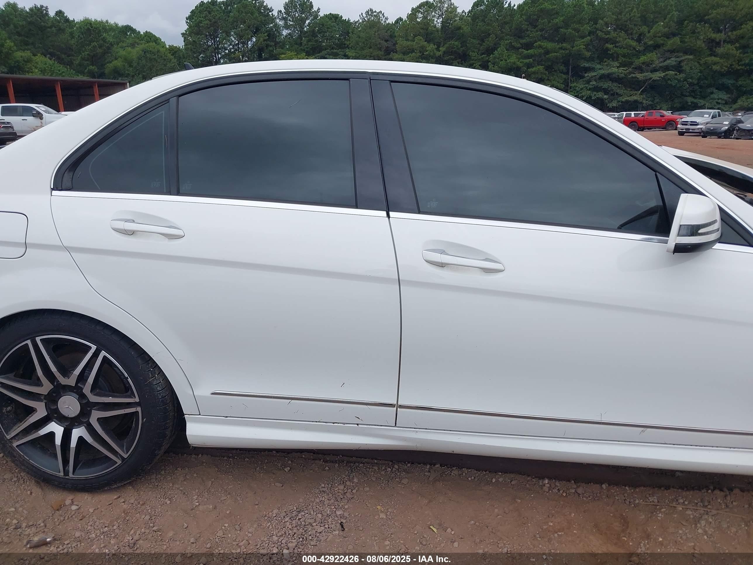 2013 Mercedes-benz C 350 Sport White vin: WDDGF5HB4DA834763