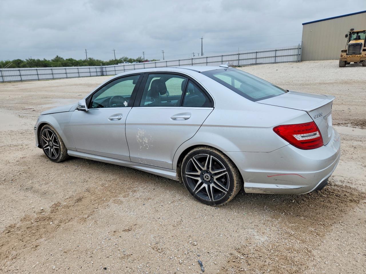 2013 Mercedes-benz C 350 Серебряный vin: WDDGF5HB5DA802534