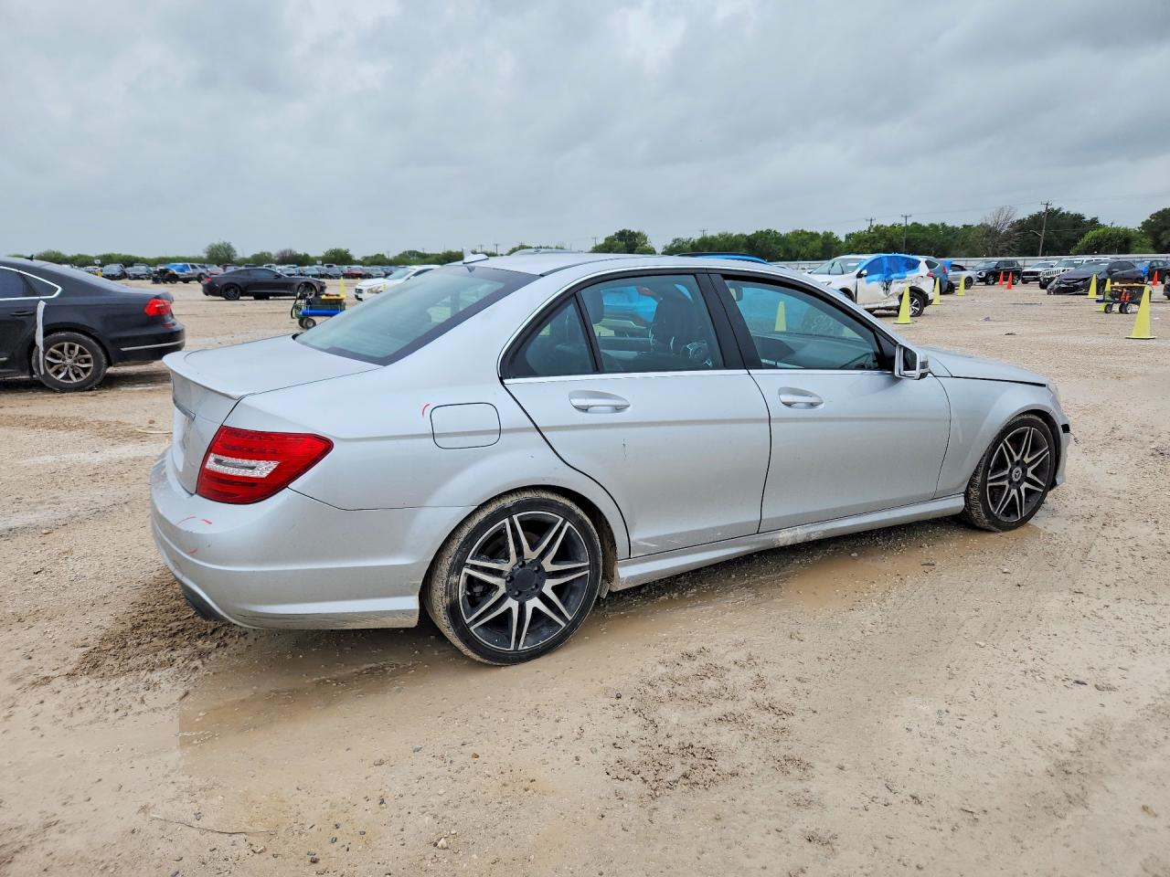2013 Mercedes-benz C 350 Серебряный vin: WDDGF5HB5DA802534