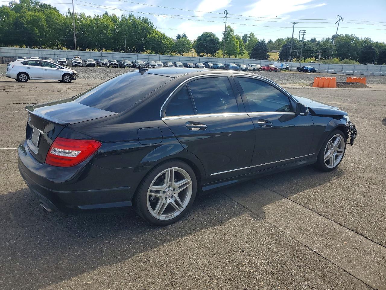 2013 Mercedes-benz C 350 Black vin: WDDGF5HB5DA873815
