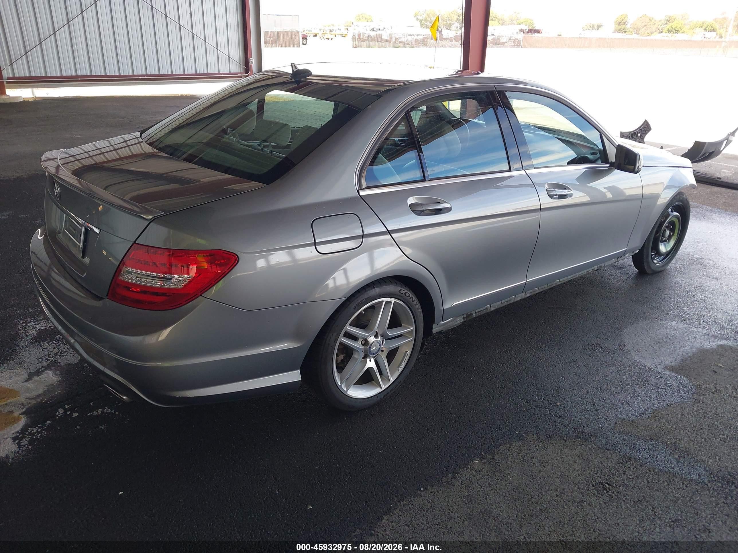 2012 Mercedes-benz C 350 Sport Серый vin: WDDGF5HB6CR228008