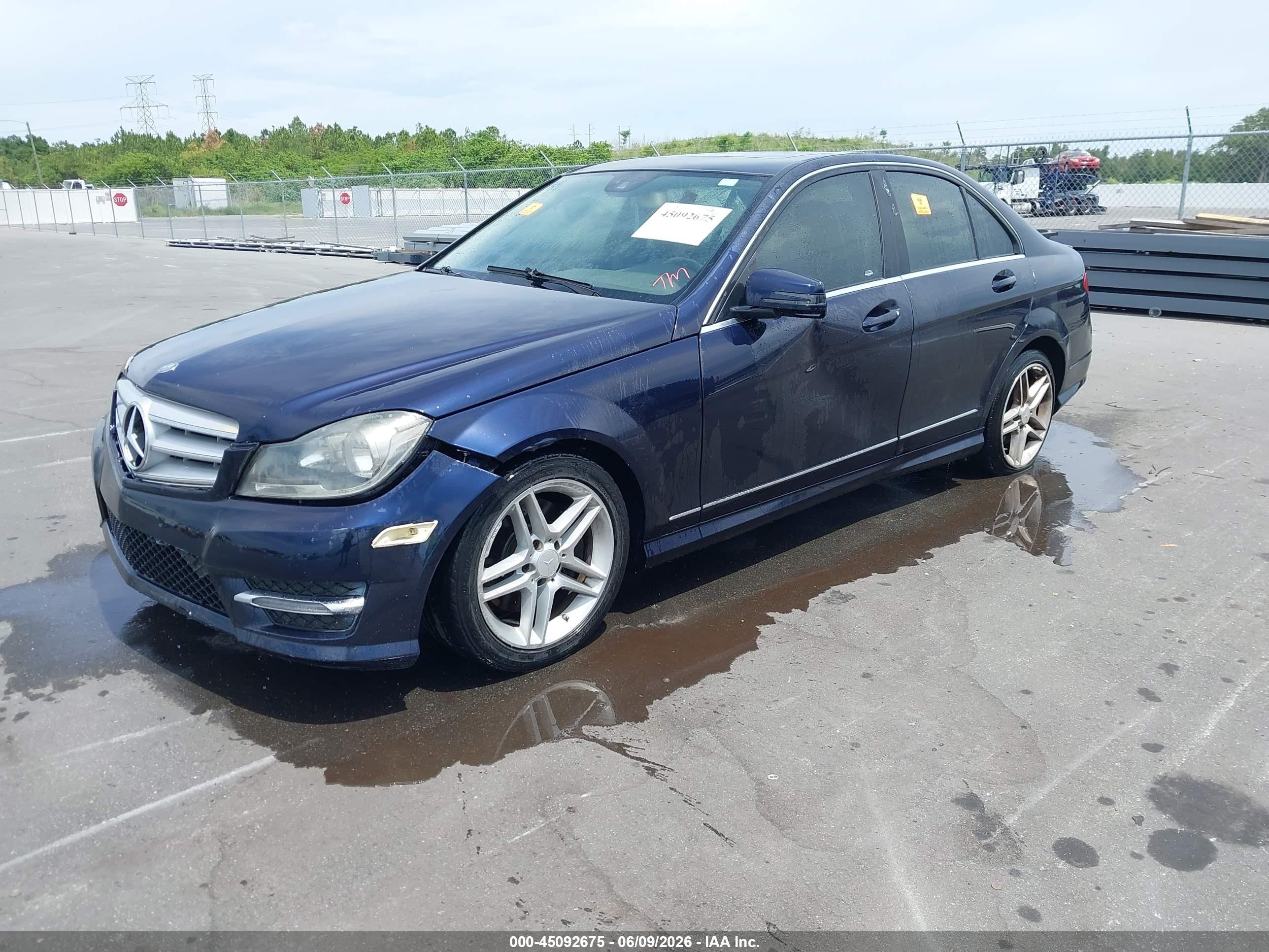 2013 Mercedes-benz C 350 Sport Синий vin: WDDGF5HB8DA817352